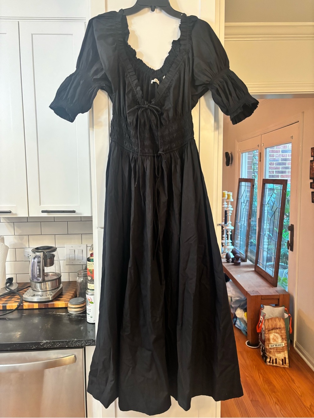 Doen Ischia shirred poplin puff sleeve midi dress in black - Picture 4 of 9